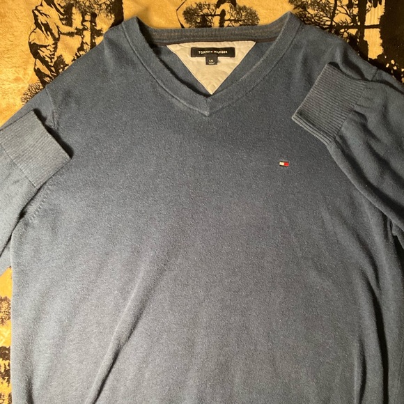 Tommy Hilfiger pullover EUC - Picture 2 of 6